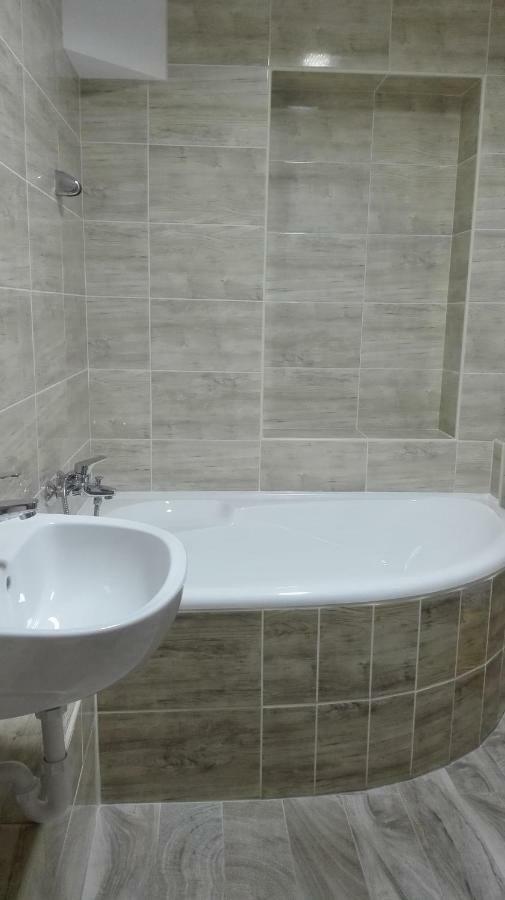 Baross Apartman Kaposvár Esterno foto